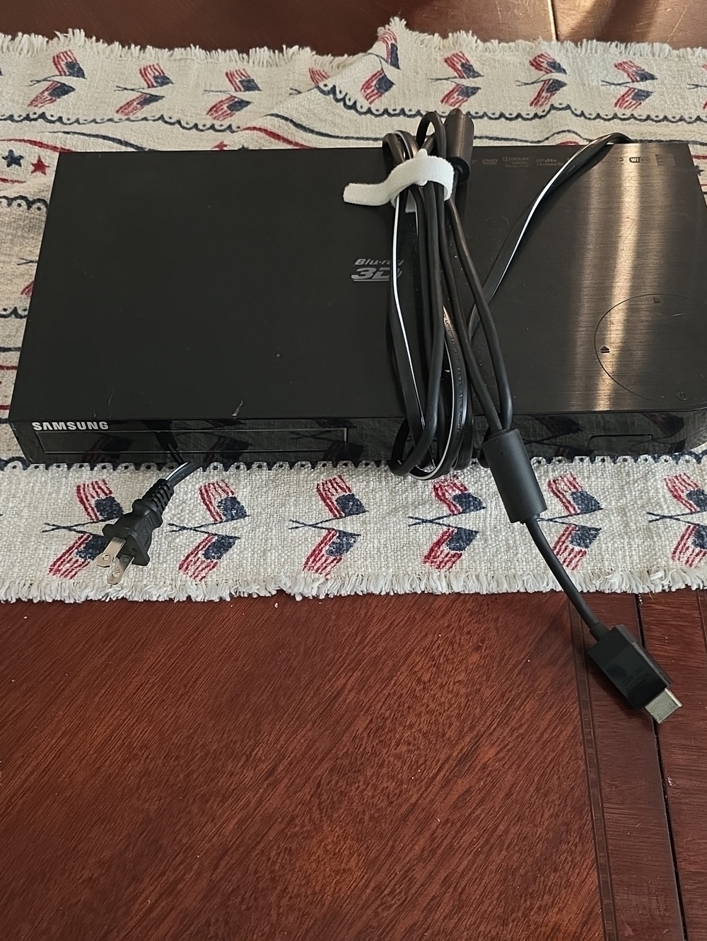 Samsung Black Blu-ray Player with HDMI and Power Cables